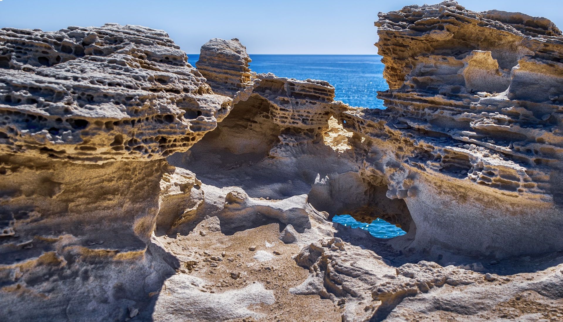 Voyage en France d'est en ouest à travers les ères géologiques